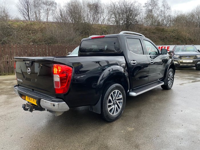 Nissan Navara Double Cab Pick Up Tekna 2.3dCi 190 4WD Pick Up Diesel Black