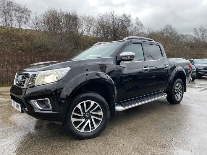 Nissan Navara Double Cab Pick Up Tekna 2.3dCi 190 4WD Pick Up Diesel Black