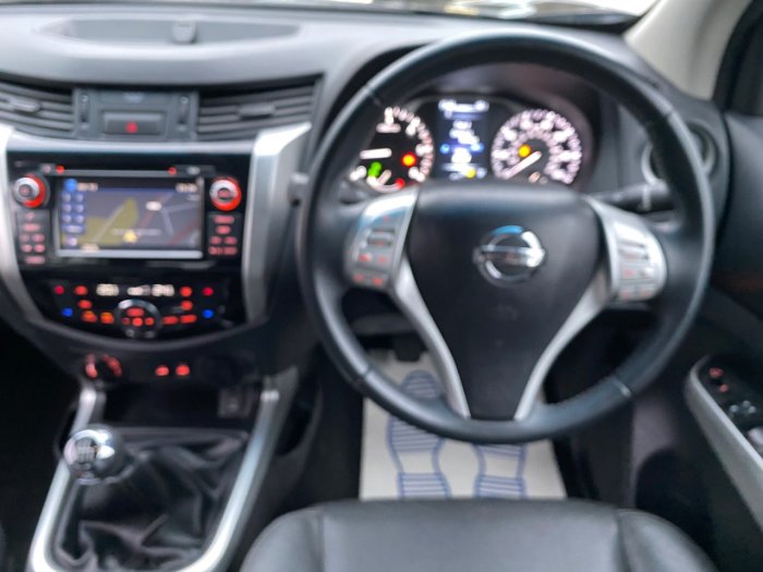 Nissan Navara Double Cab Pick Up Tekna 2.3dCi 190 4WD Pick Up Diesel Black