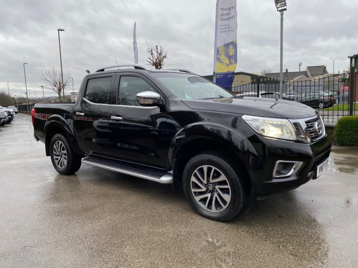 Nissan Navara Double Cab Pick Up Tekna 2.3dCi 190 4WD Pick Up Diesel Black