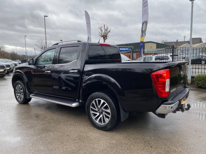 Nissan Navara Double Cab Pick Up Tekna 2.3dCi 190 4WD Pick Up Diesel Black