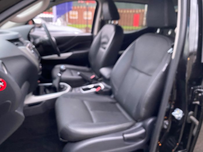 Nissan Navara Double Cab Pick Up Tekna 2.3dCi 190 4WD Pick Up Diesel Black