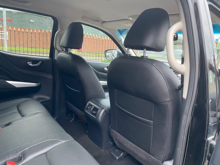 Nissan Navara Double Cab Pick Up Tekna 2.3dCi 190 4WD Pick Up Diesel Black