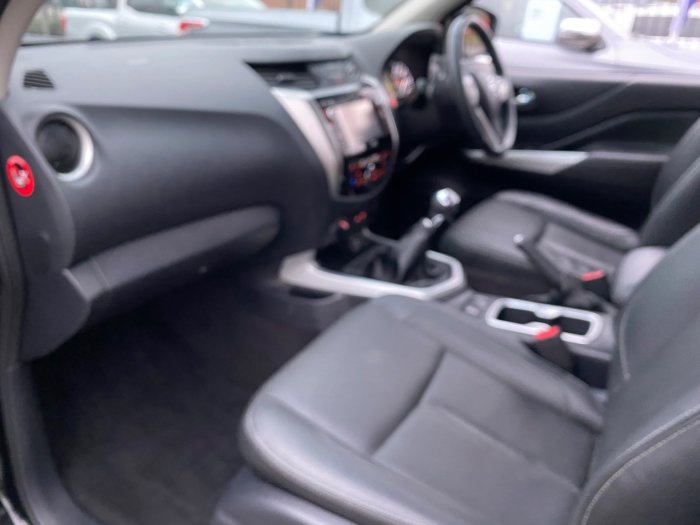 Nissan Navara Double Cab Pick Up Tekna 2.3dCi 190 4WD Pick Up Diesel Black