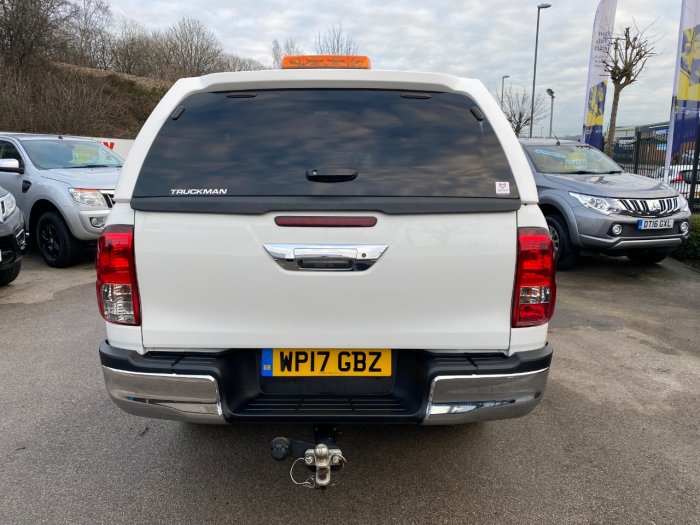 Toyota Hilux Invincible D/Cab Pick Up 2.4 D-4D Pick Up Diesel White
