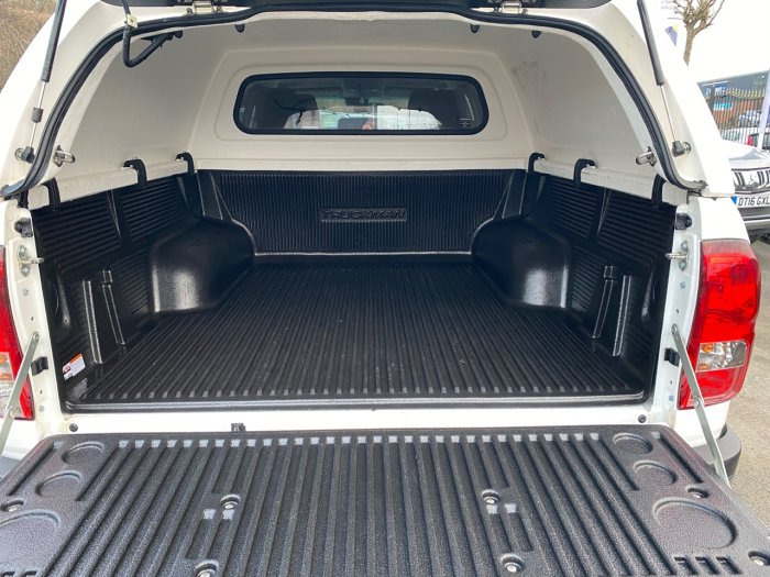Toyota Hilux Invincible D/Cab Pick Up 2.4 D-4D Pick Up Diesel White