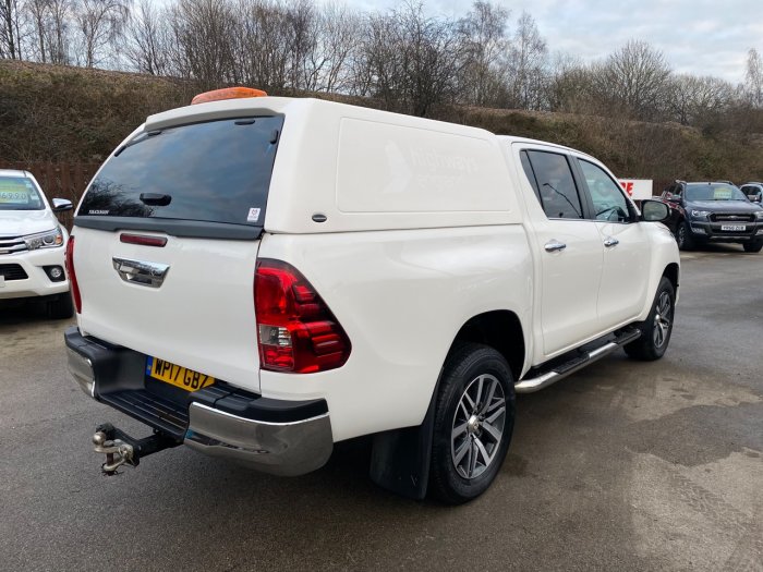 Toyota Hilux Invincible D/Cab Pick Up 2.4 D-4D Pick Up Diesel White