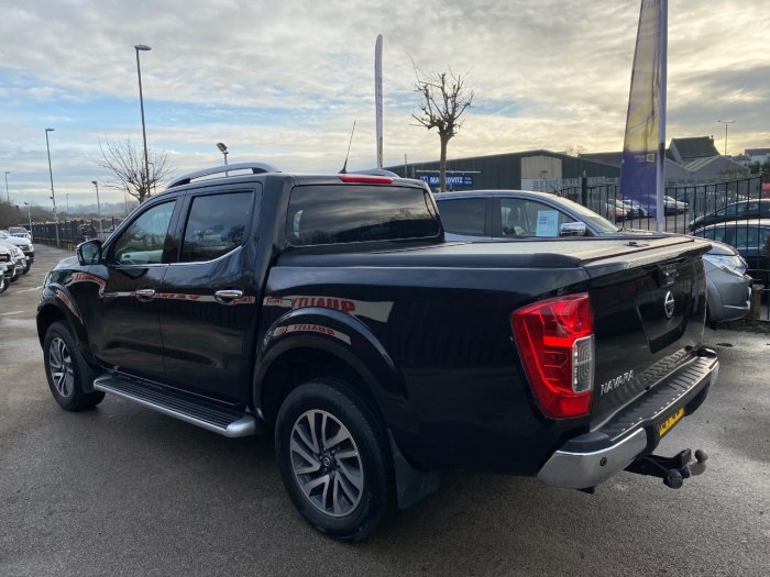 Nissan Navara Double Cab Pick Up Tekna 2.3dCi 190 4WD Pick Up Diesel Black