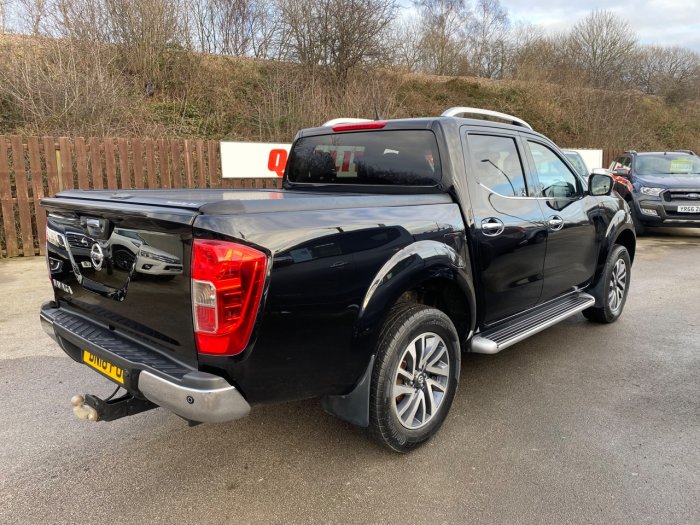 Nissan Navara Double Cab Pick Up Tekna 2.3dCi 190 4WD Pick Up Diesel Black
