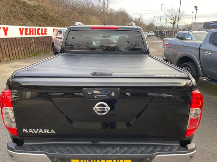 Nissan Navara Double Cab Pick Up Tekna 2.3dCi 190 4WD Pick Up Diesel Black