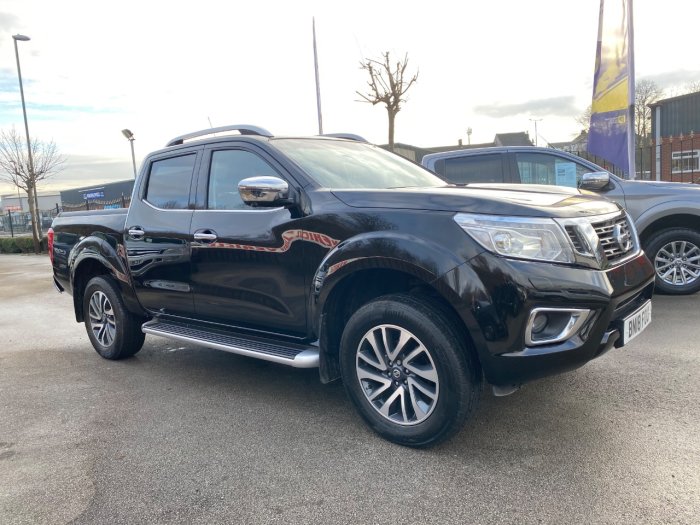 Nissan Navara Double Cab Pick Up Tekna 2.3dCi 190 4WD Pick Up Diesel Black