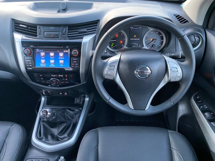 Nissan Navara Double Cab Pick Up Tekna 2.3dCi 190 4WD Pick Up Diesel Black
