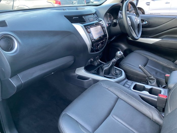 Nissan Navara Double Cab Pick Up Tekna 2.3dCi 190 4WD Pick Up Diesel Black