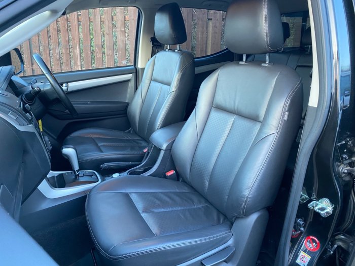Isuzu D-max 2.5TD Utah Double Cab 4x4 Auto Pick Up Diesel Black