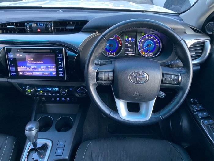 Toyota Hilux Invincible D/Cab Pick Up 2.4 D-4D Auto Pick Up Diesel White