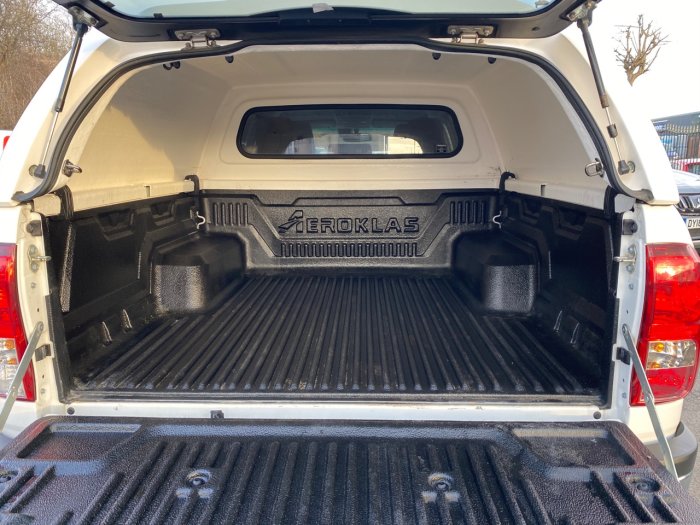 Toyota Hilux Invincible D/Cab Pick Up 2.4 D-4D Auto Pick Up Diesel White