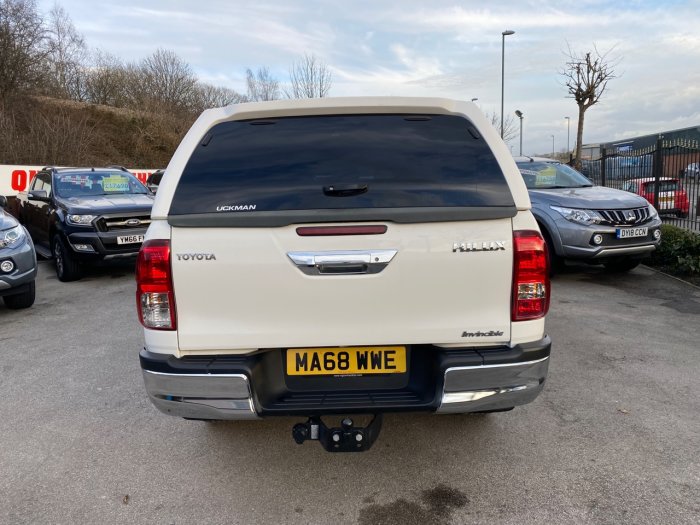 Toyota Hilux Invincible D/Cab Pick Up 2.4 D-4D Auto Pick Up Diesel White