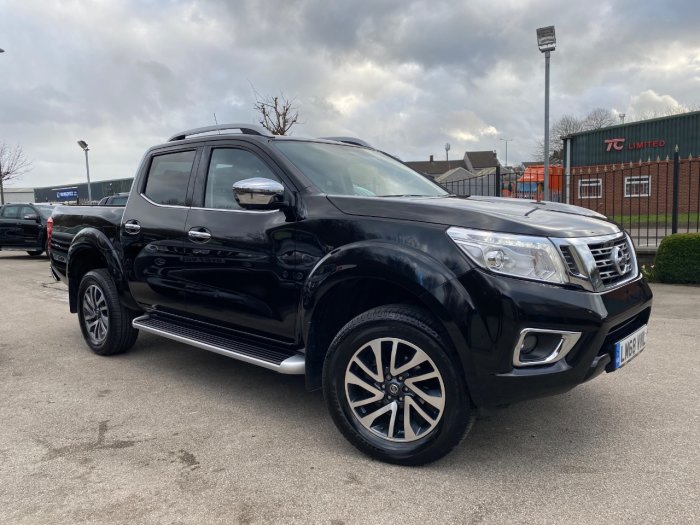 Nissan Navara Double Cab Pick Up Tekna 2.3dCi 190 4WD Auto Pick Up Diesel Black