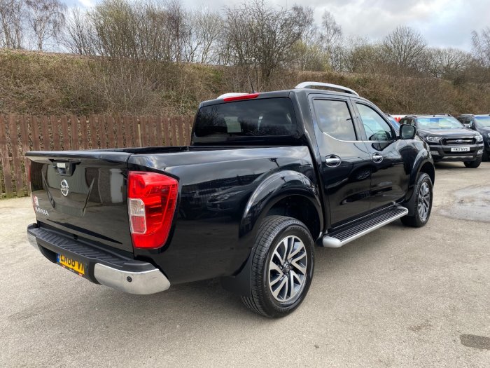 Nissan Navara Double Cab Pick Up Tekna 2.3dCi 190 4WD Auto Pick Up Diesel Black