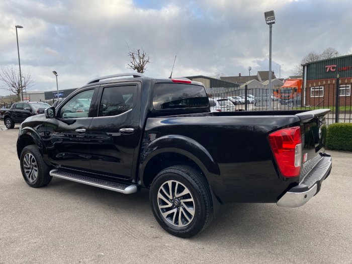 Nissan Navara Double Cab Pick Up Tekna 2.3dCi 190 4WD Auto Pick Up Diesel Black