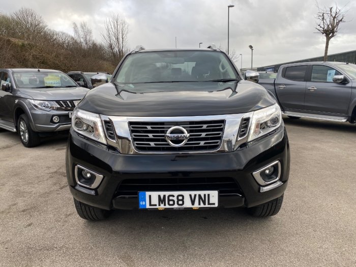 Nissan Navara Double Cab Pick Up Tekna 2.3dCi 190 4WD Auto Pick Up Diesel Black
