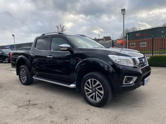 Nissan Navara Double Cab Pick Up Tekna 2.3dCi 190 4WD Auto Pick Up Diesel Black