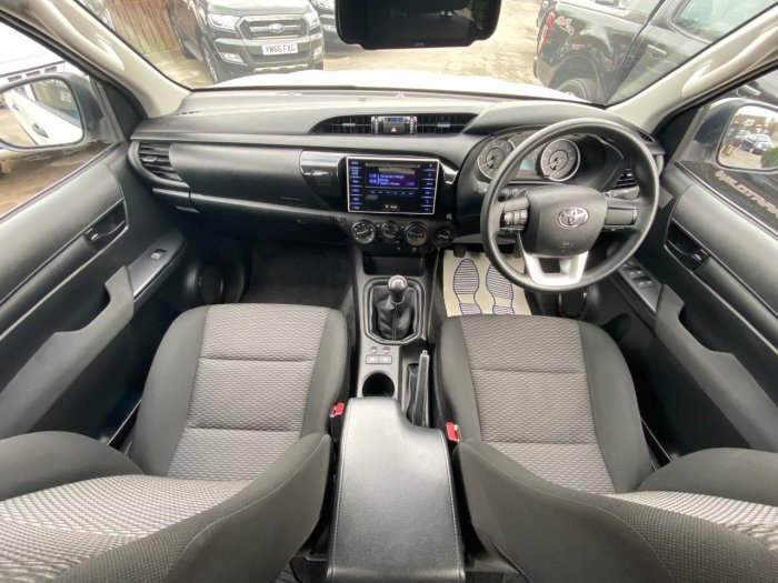 Toyota Hilux Active D/Cab Pick Up 2.4 D-4D Pick Up Diesel White