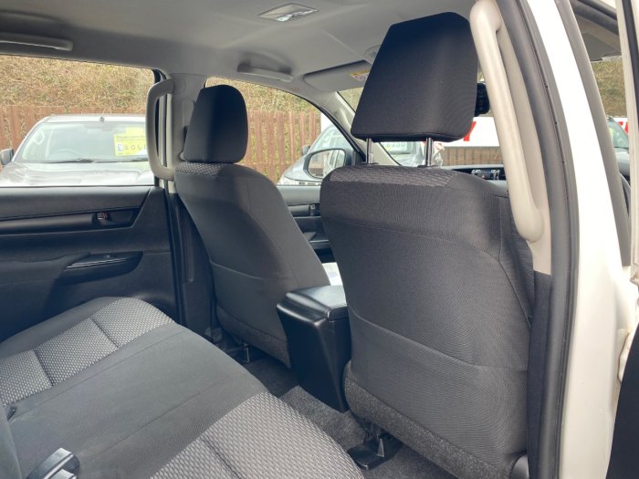 Toyota Hilux Active D/Cab Pick Up 2.4 D-4D Pick Up Diesel White