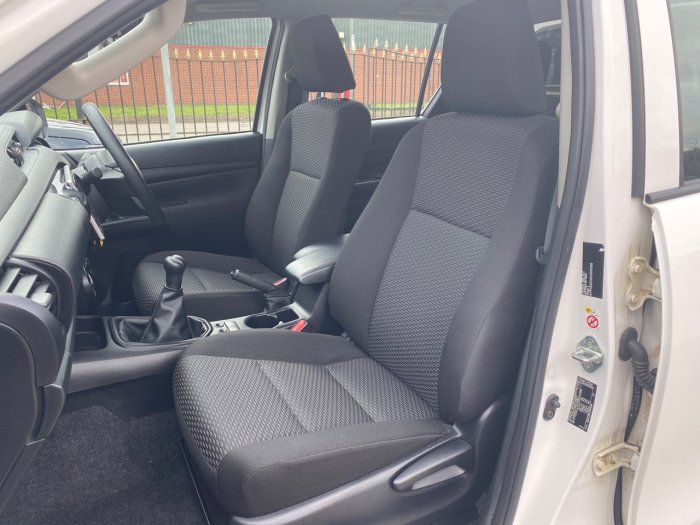 Toyota Hilux Active D/Cab Pick Up 2.4 D-4D Pick Up Diesel White