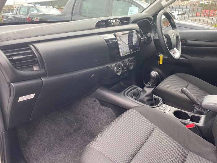 Toyota Hilux Active D/Cab Pick Up 2.4 D-4D Pick Up Diesel White