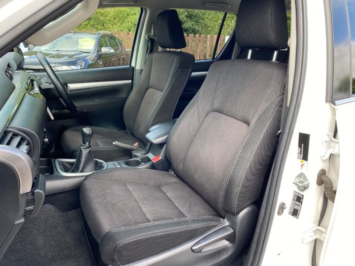 Toyota Hilux Invincible D/Cab Pick Up 2.4 D-4D Pick Up Diesel White