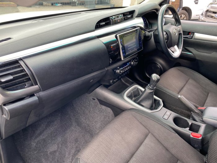 Toyota Hilux Invincible D/Cab Pick Up 2.4 D-4D Pick Up Diesel White