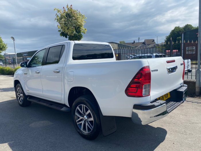 Toyota Hilux Invincible D/Cab Pick Up 2.4 D-4D Pick Up Diesel White