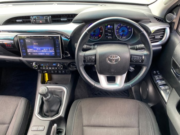 Toyota Hilux Invincible D/Cab Pick Up 2.4 D-4D Pick Up Diesel White