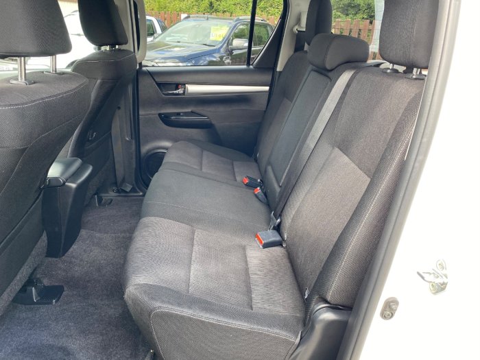 Toyota Hilux Invincible D/Cab Pick Up 2.4 D-4D Pick Up Diesel White