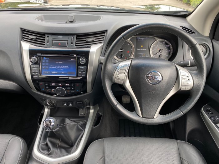 Nissan Navara Double Cab Pick Up Tekna 2.3dCi 190 4WD Pick Up Diesel Black