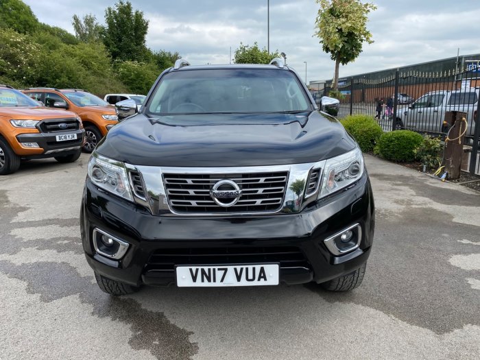 Nissan Navara Double Cab Pick Up Tekna 2.3dCi 190 4WD Pick Up Diesel Black