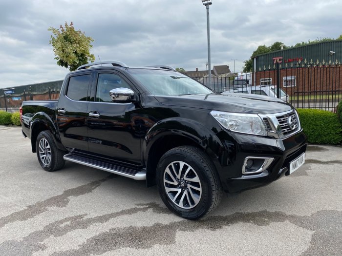 Nissan Navara Double Cab Pick Up Tekna 2.3dCi 190 4WD Pick Up Diesel Black