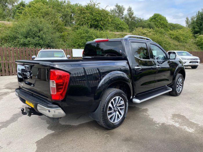 Nissan Navara Double Cab Pick Up Tekna 2.3dCi 190 4WD Pick Up Diesel Black
