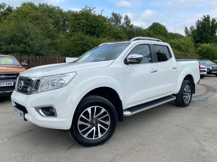 Nissan Navara Double Cab Pick Up Tekna 2.3dCi 190 4WD Pick Up Diesel White
