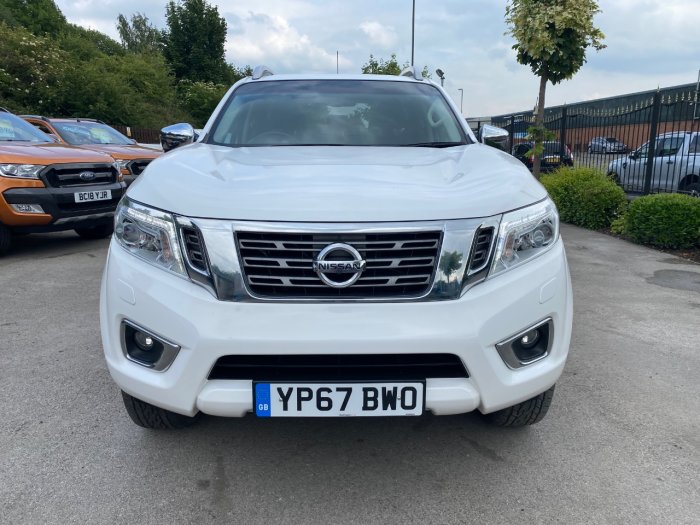 Nissan Navara Double Cab Pick Up Tekna 2.3dCi 190 4WD Pick Up Diesel White