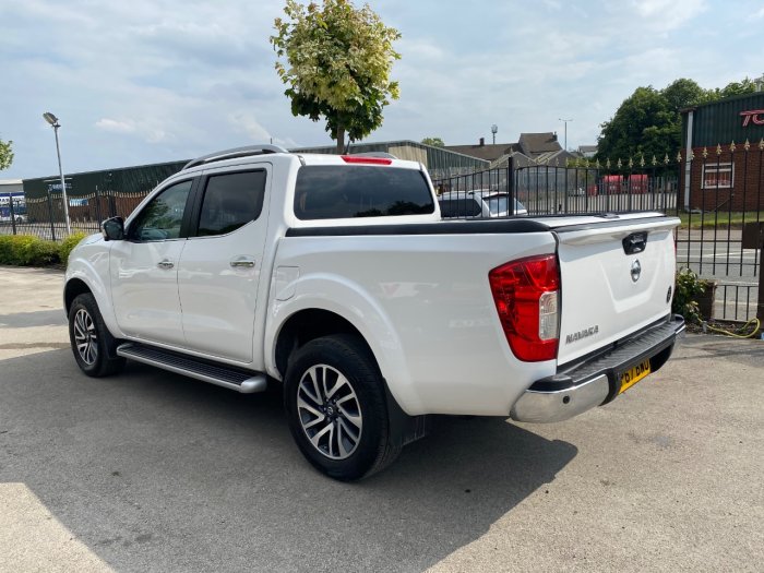 Nissan Navara Double Cab Pick Up Tekna 2.3dCi 190 4WD Pick Up Diesel White