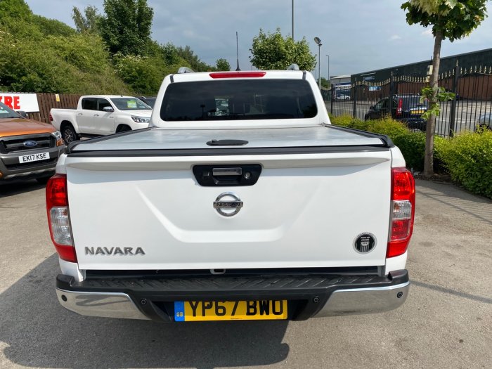 Nissan Navara Double Cab Pick Up Tekna 2.3dCi 190 4WD Pick Up Diesel White