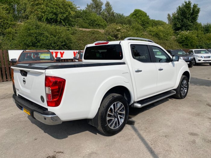 Nissan Navara Double Cab Pick Up Tekna 2.3dCi 190 4WD Pick Up Diesel White