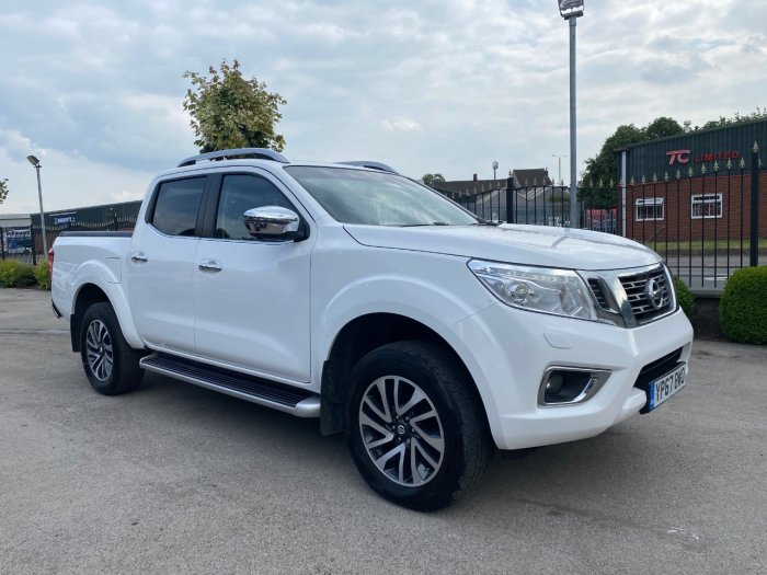 Nissan Navara Double Cab Pick Up Tekna 2.3dCi 190 4WD Pick Up Diesel White