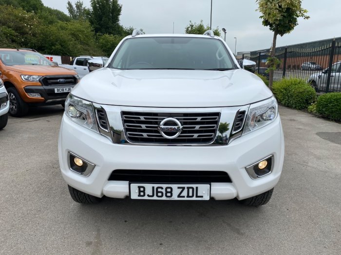 Nissan Navara Double Cab Pick Up Tekna 2.3dCi 190 4WD Auto Pick Up Diesel White