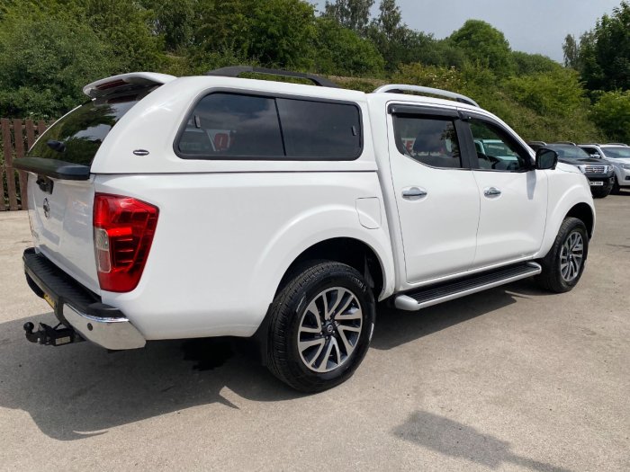 Nissan Navara Double Cab Pick Up Tekna 2.3dCi 190 4WD Auto Pick Up Diesel White