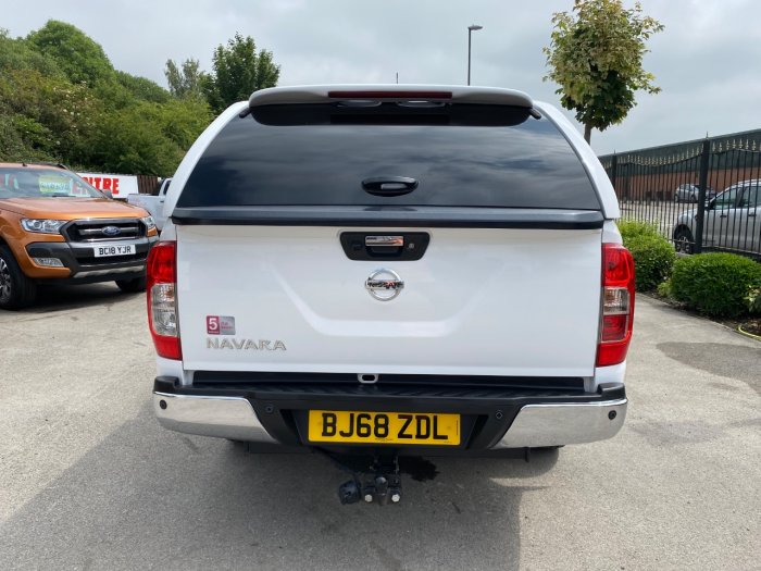 Nissan Navara Double Cab Pick Up Tekna 2.3dCi 190 4WD Auto Pick Up Diesel White