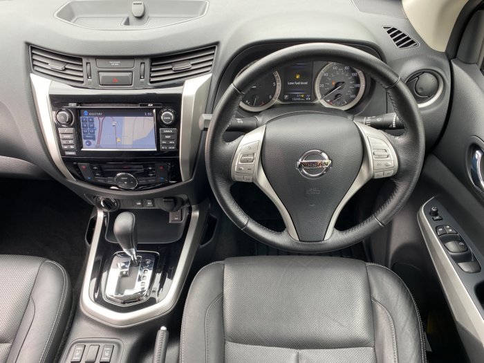 Nissan Navara Double Cab Pick Up Tekna 2.3dCi 190 4WD Auto Pick Up Diesel White