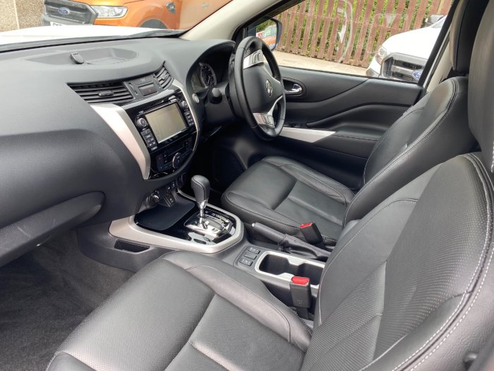 Nissan Navara Double Cab Pick Up Tekna 2.3dCi 190 4WD Auto Pick Up Diesel White